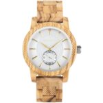 Montre En Bois Clair Cadran Blanc Aiguilles Dorées Lunette Texturée